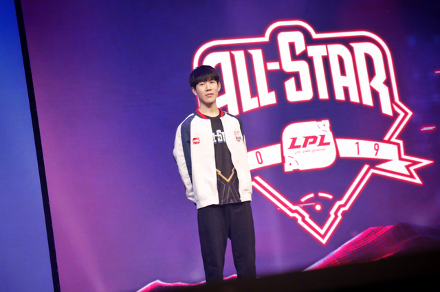 开云品牌刚刚！哈兰德在SKT比赛中突破纪录TheShy在加拿大队比赛中险胜，克里夫兰骑士集结日单刀错失的简单介绍